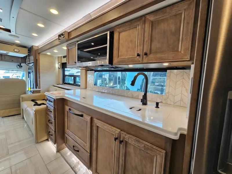 2026 Tiffin Motorhomes Phaeton, photo 15 of 24