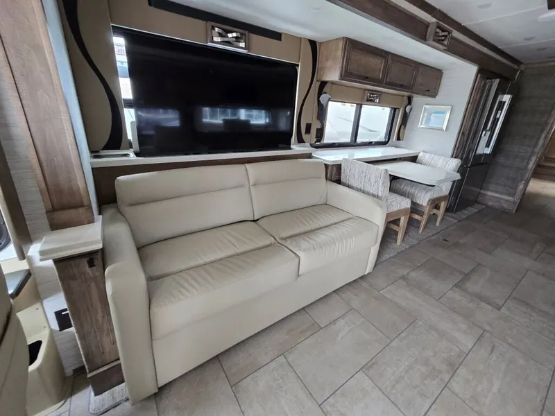 2026 Tiffin Motorhomes Phaeton, photo 9 of 20