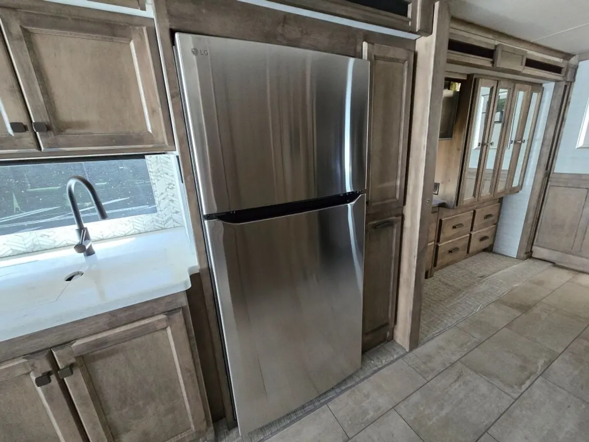 2026 Tiffin Motorhomes Allegro Red, photo 16 of 24