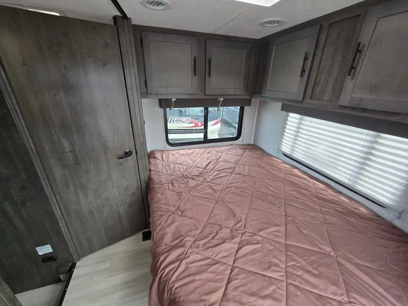 2023 Coachmen Leprechaun, photo 22 of 24