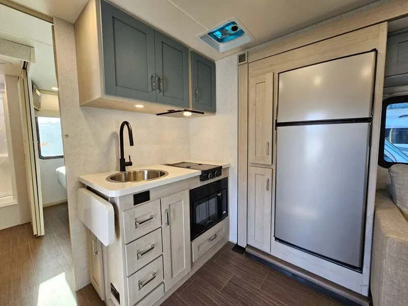 2027 winnebago sunflyer, photo 11 of 24