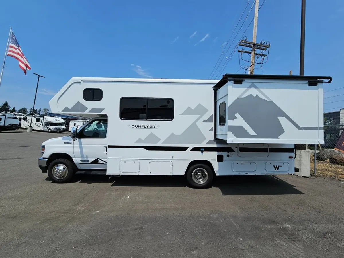 2027 Winnebago Sunflyer, photo 4 of 24