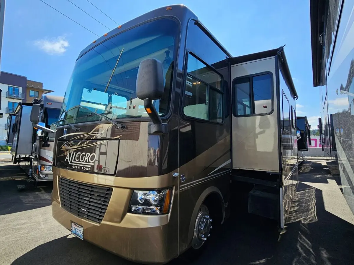 2011 Tiffin Motorhomes Allegro, photo 5 of 24