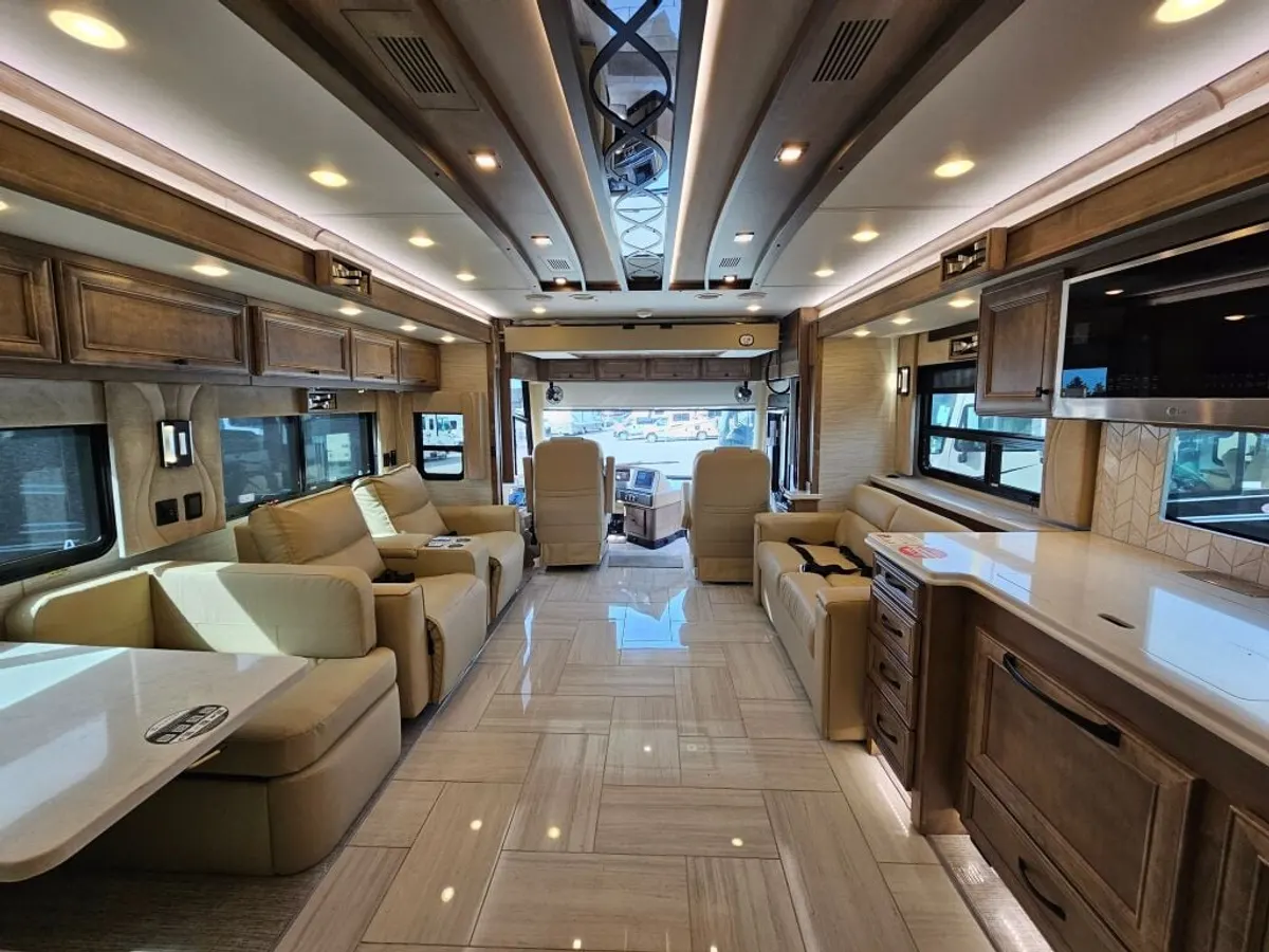 2026 Tiffin Motorhomes Phaeton, photo 14 of 24