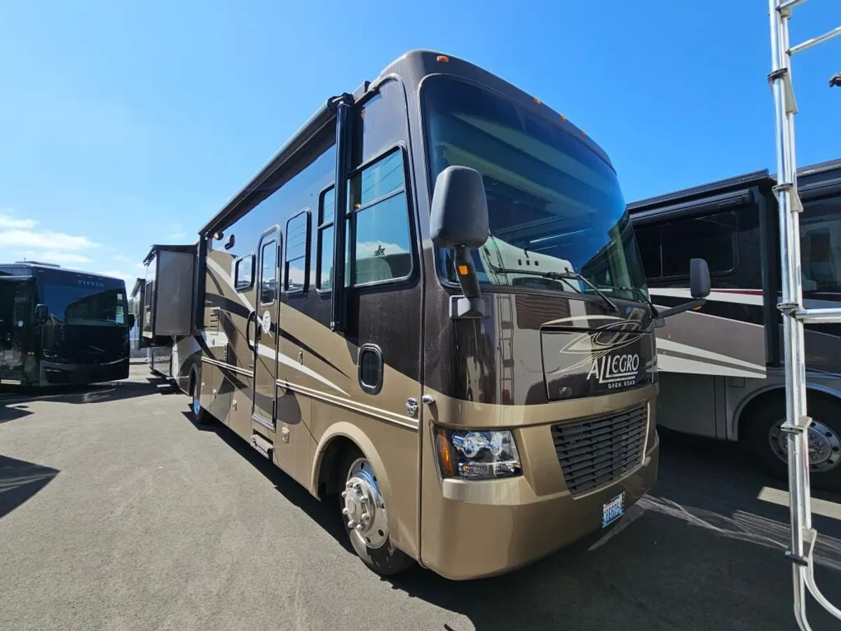 2011 Tiffin Motorhomes Allegro, photo 1 of 24