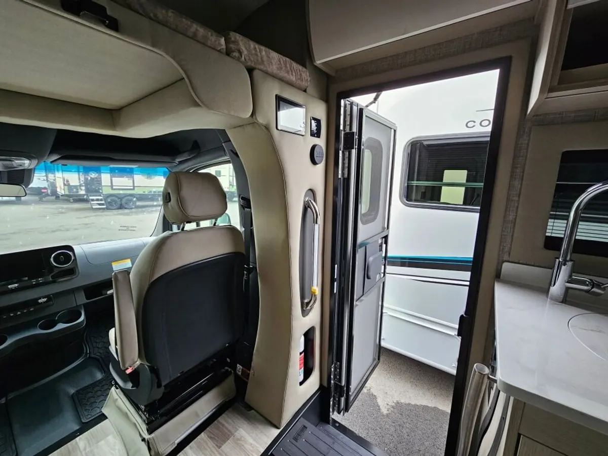 2026 Tiffin Motorhomes Wayfarer, photo 10 of 24