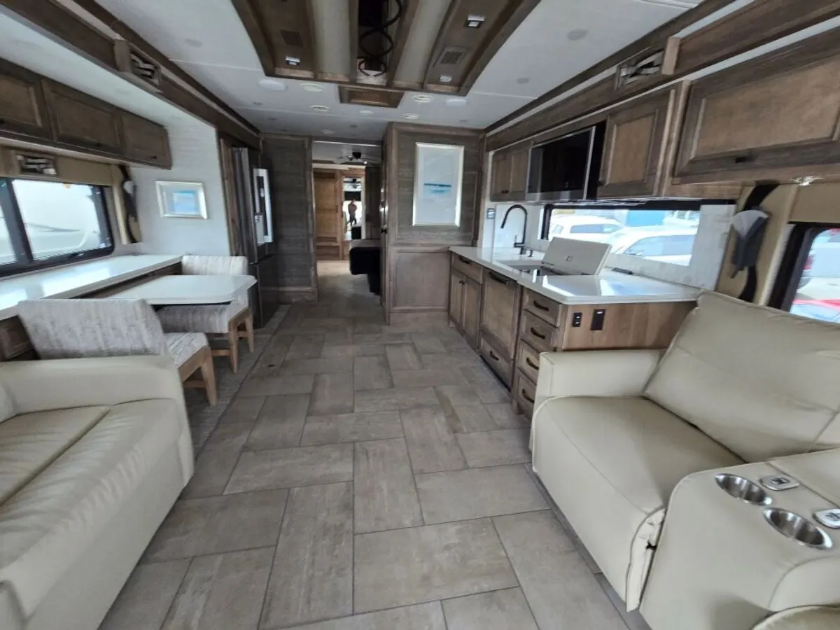 2026 Tiffin Motorhomes Phaeton, photo 8 of 20