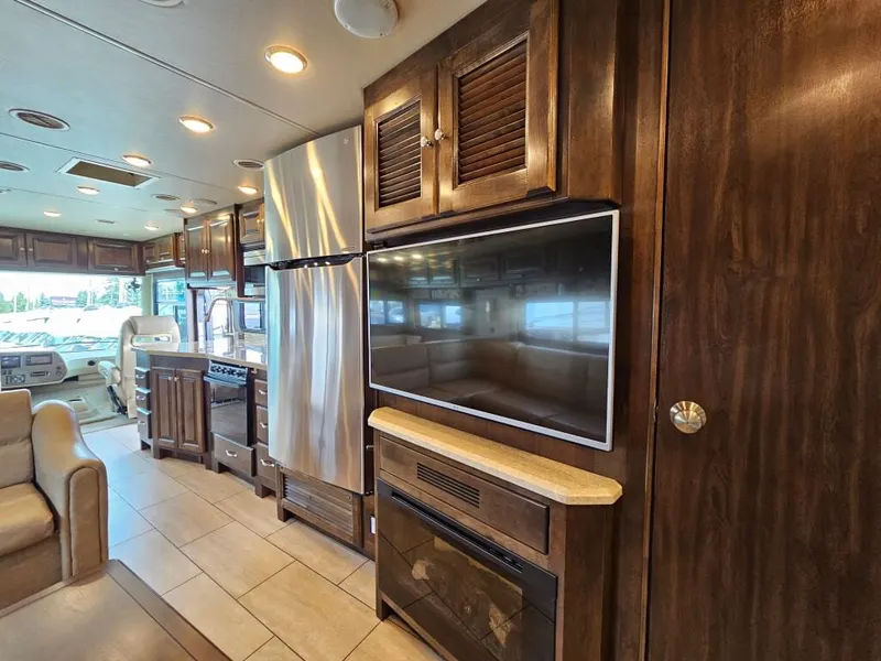 2016 Tiffin Motorhomes Allegro, photo 18 of 24