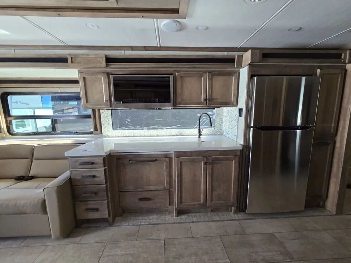 2026 Tiffin Motorhomes Allegro Red, photo 14 of 24