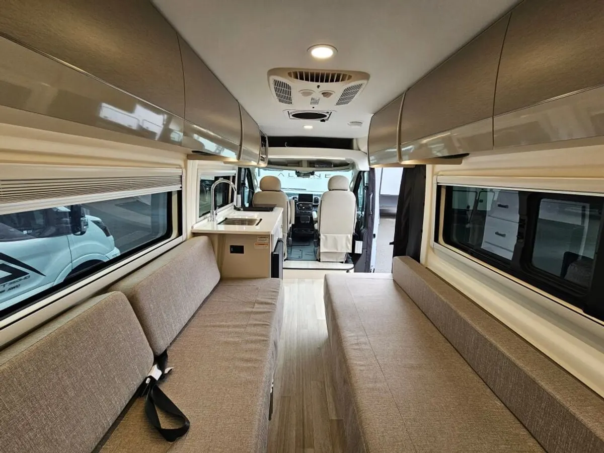 2027 Thor Motor Coach Sequence, photo 14 of 24