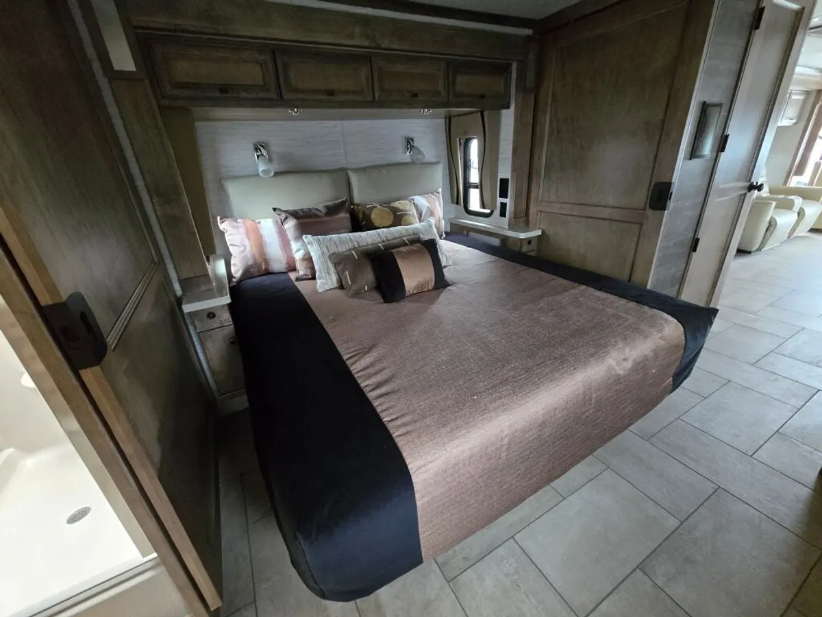 2026 Tiffin Motorhomes Phaeton, photo 15 of 20