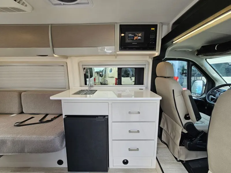 2027 Thor Motor Coach Sequence, photo 18 of 24
