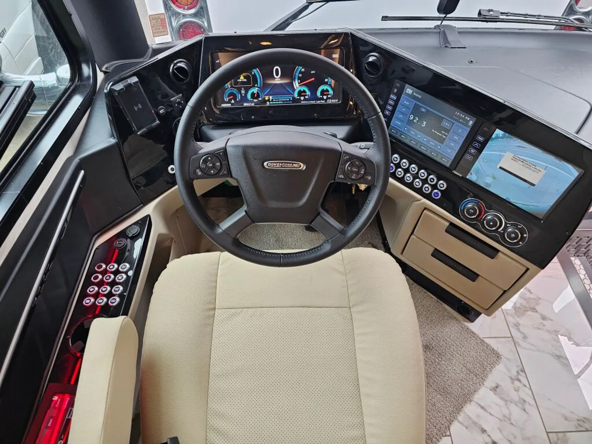 2026 Tiffin Motorhomes Allegro Bus, photo 18 of 24