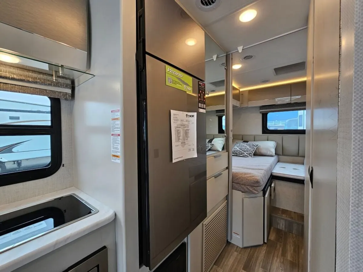 2027 Thor Motor Coach Vegas, photo 21 of 24