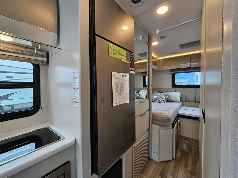 2027 Thor Motor Coach Vegas, photo 21 of 24