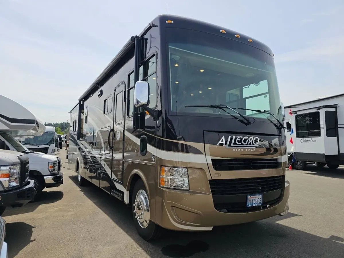 2016 Tiffin Motorhomes Allegro, photo 1 of 24