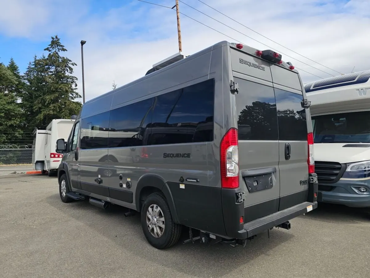 2027 Thor Motor Coach Sequence, photo 5 of 24