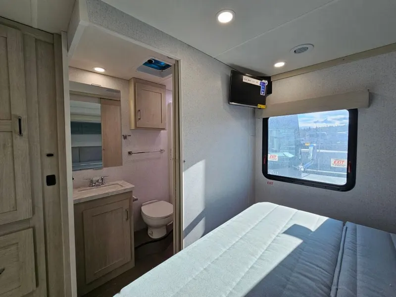 2027 winnebago sunflyer, photo 22 of 24