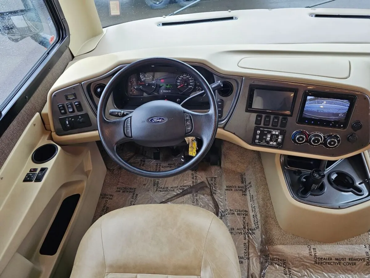 2017 Tiffin Motorhomes Allegro, photo 14 of 24