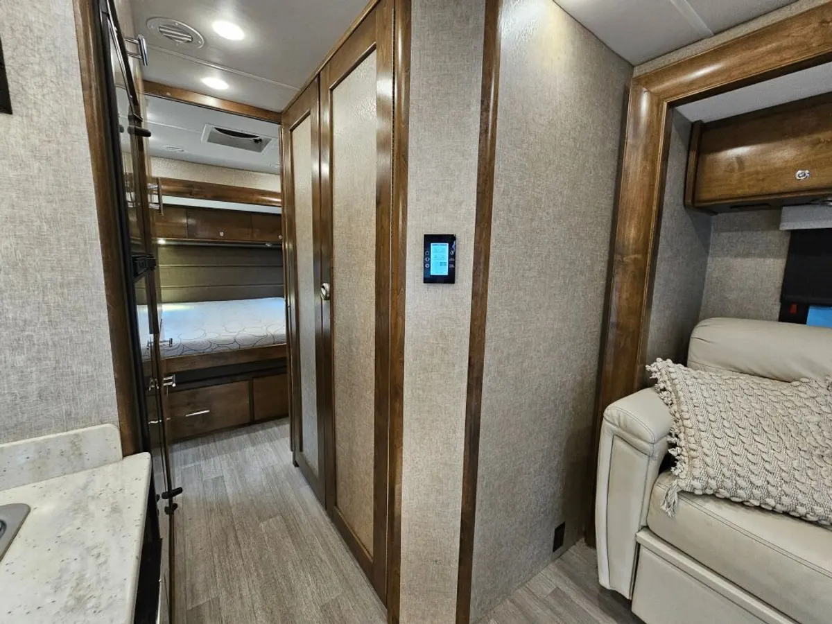 2018 Tiffin Motorhomes Wayfarer, photo 20 of 24