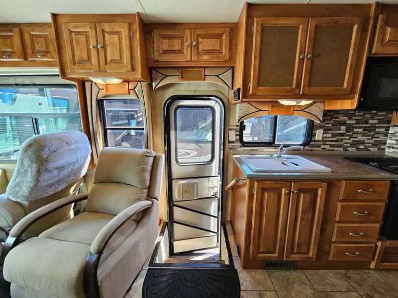 2011 Tiffin Motorhomes Allegro, photo 7 of 24