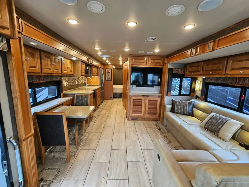 2017 Tiffin Motorhomes Allegro, photo 11 of 24