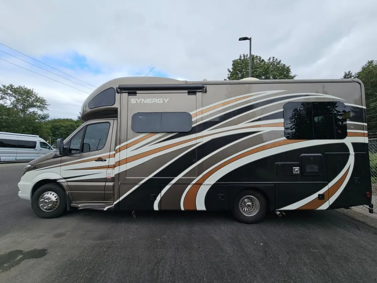 2016 Thor Motor Coach Synergy, photo 4 of 24