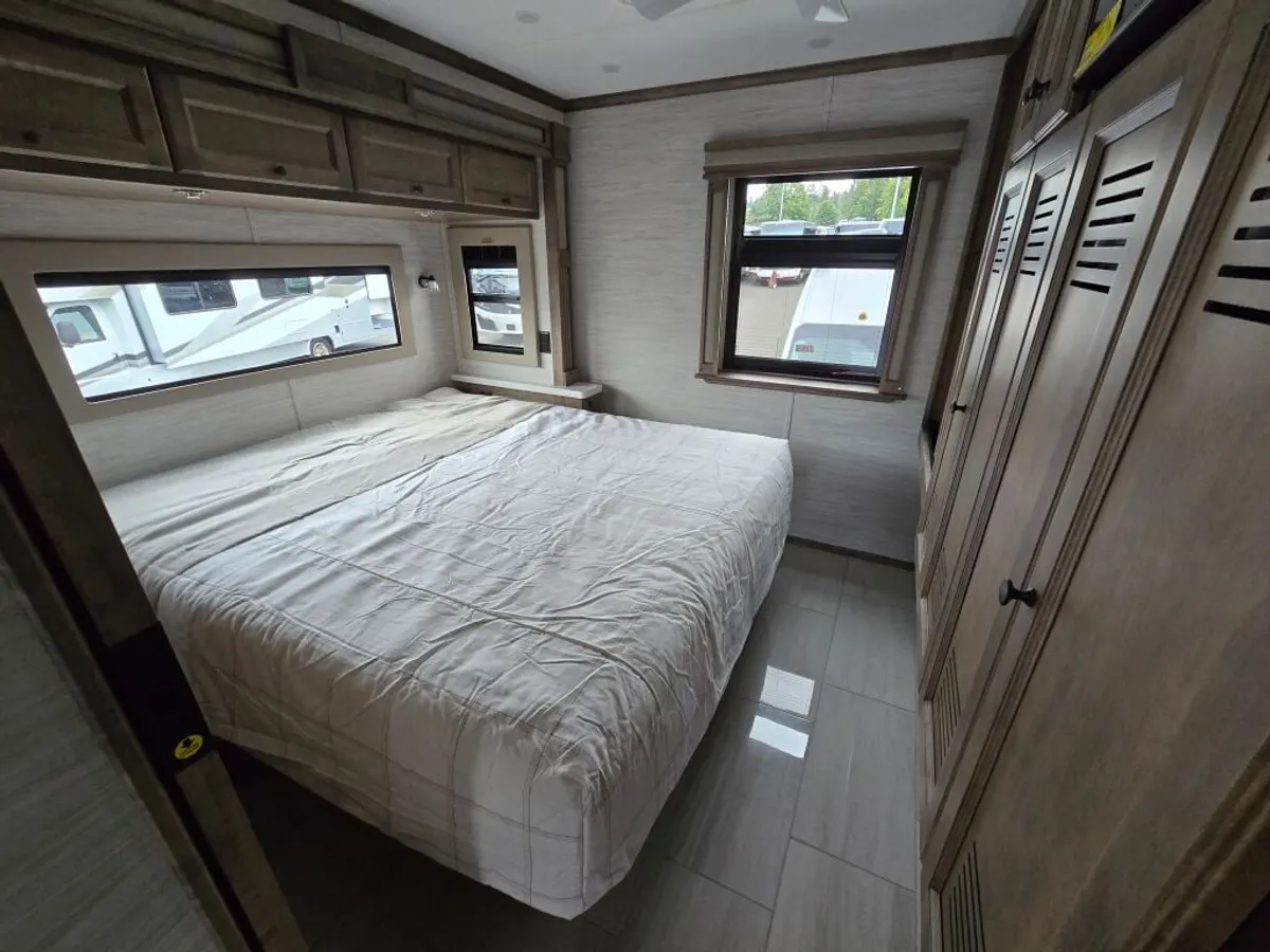 2027 Tiffin Motorhomes Allegro Bay, photo 22 of 24