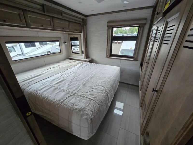 2027 Tiffin Motorhomes Allegro Bay, photo 22 of 24