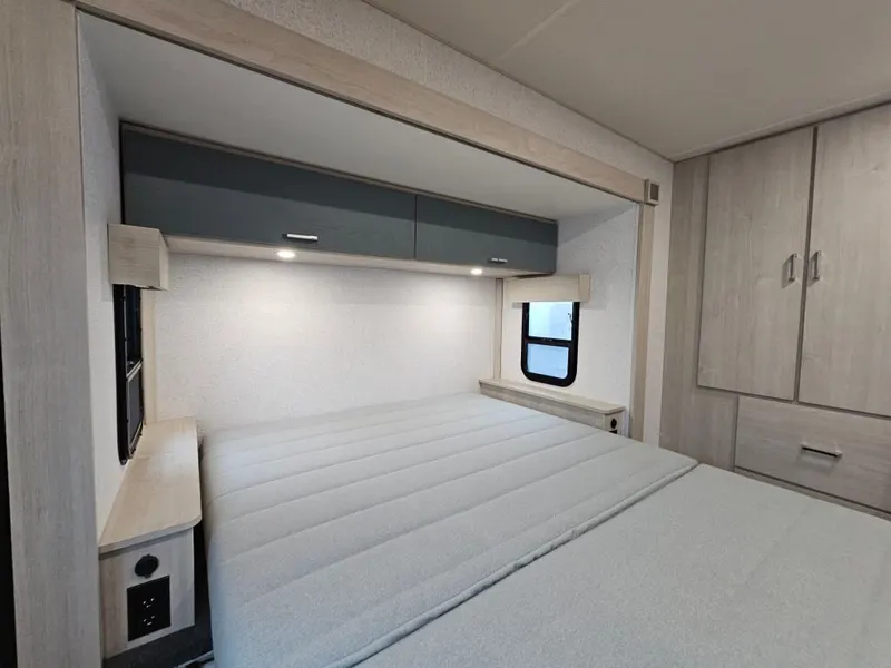 2027 Winnebago Sunflyer, photo 21 of 24