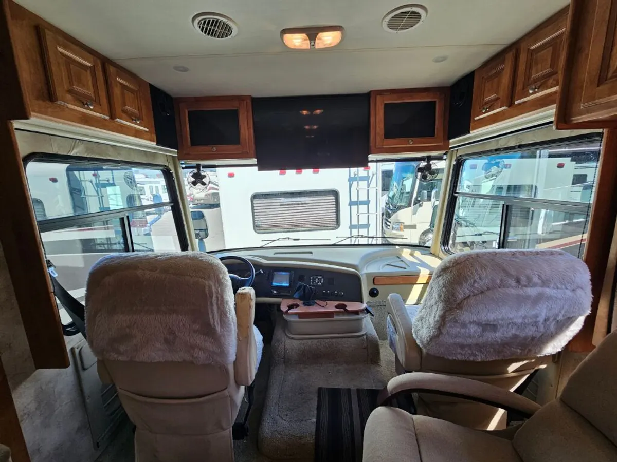 2011 Tiffin Motorhomes Allegro, photo 18 of 24