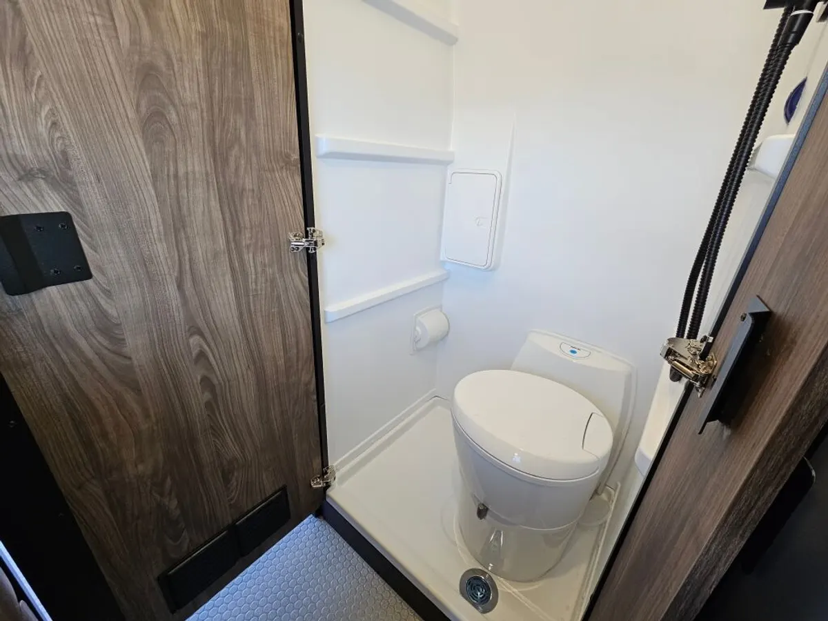 2026 Tiffin Motorhomes GH1, photo 22 of 24