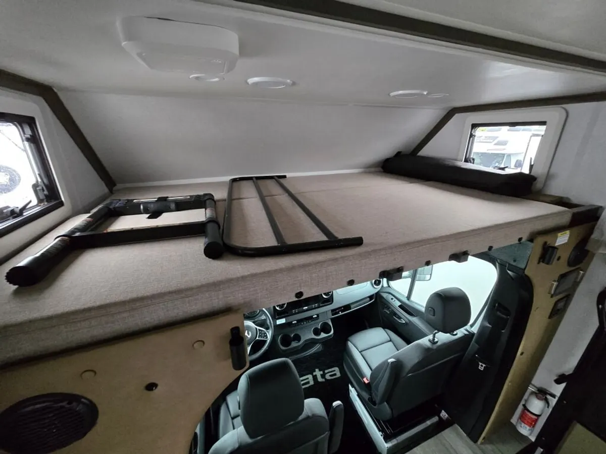 2025 Dynamax Isata 3 Series, photo 22 of 24