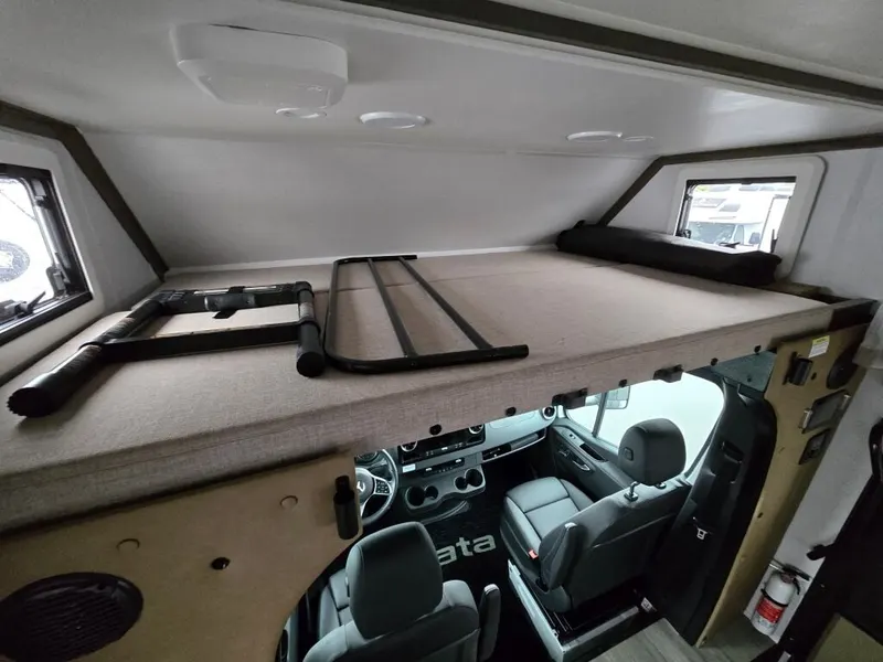 2025 Dynamax Isata 3 Series, photo 22 of 24