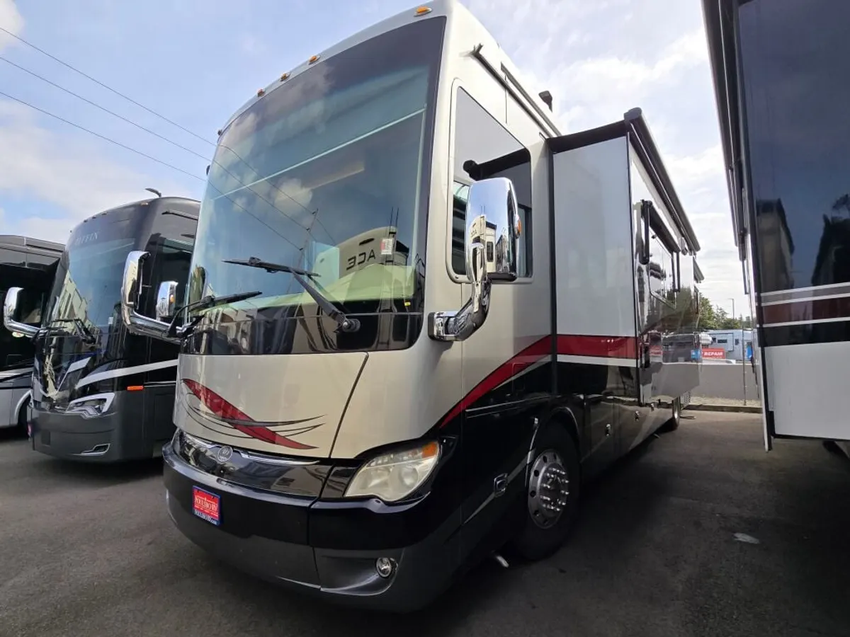 2017 Tiffin Motorhomes Allegro Bus, photo 2 of 24