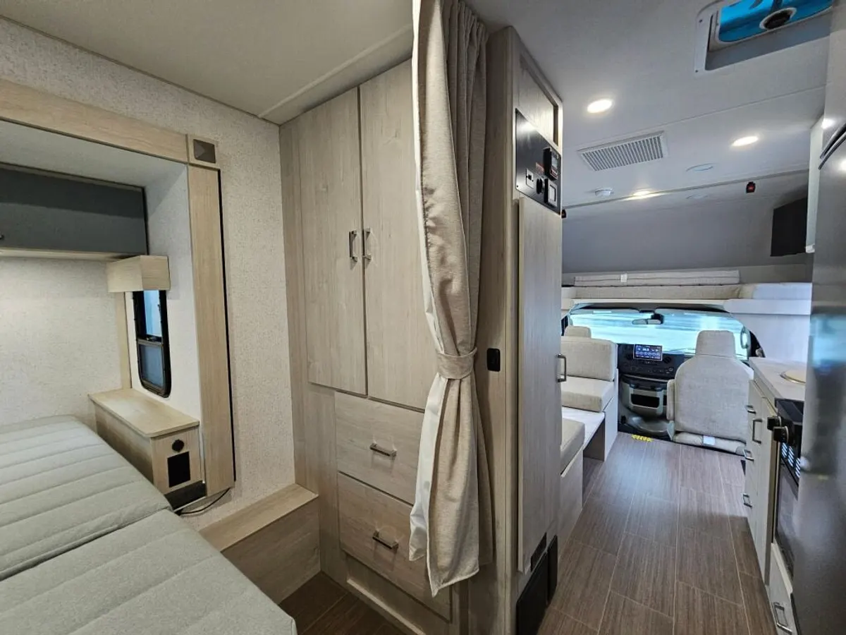 2027 Winnebago Sunflyer, photo 23 of 24