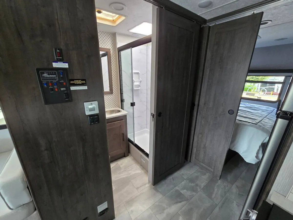 2023 Coachmen Mirada, photo 15 of 24