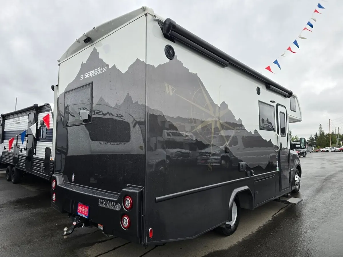 2025 Dynamax Isata 3 Series, photo 6 of 24