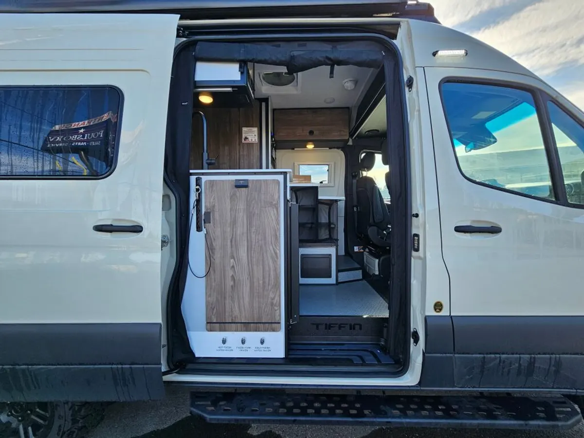 2026 Tiffin Motorhomes GH1, photo 11 of 24