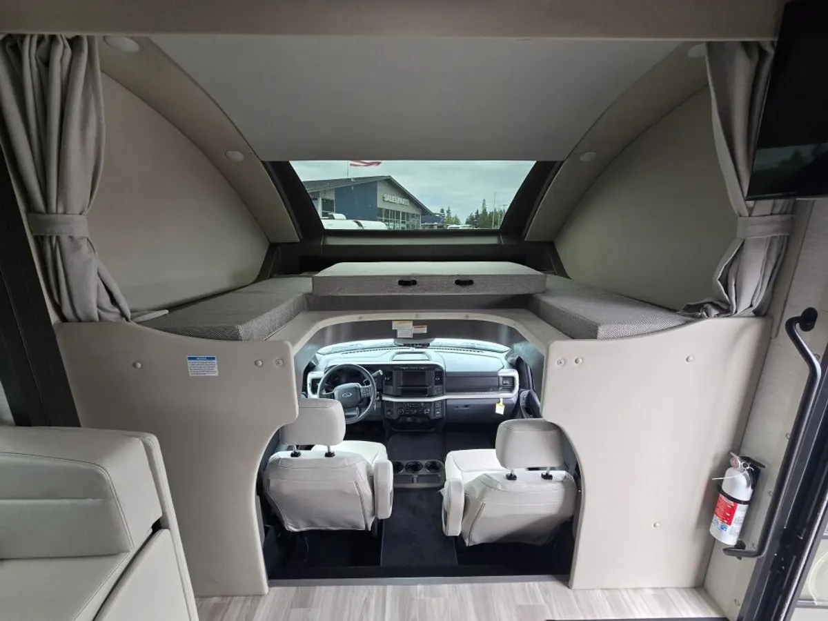 2026 Thor Motor Coach Omni Trail, photo 22 of 24