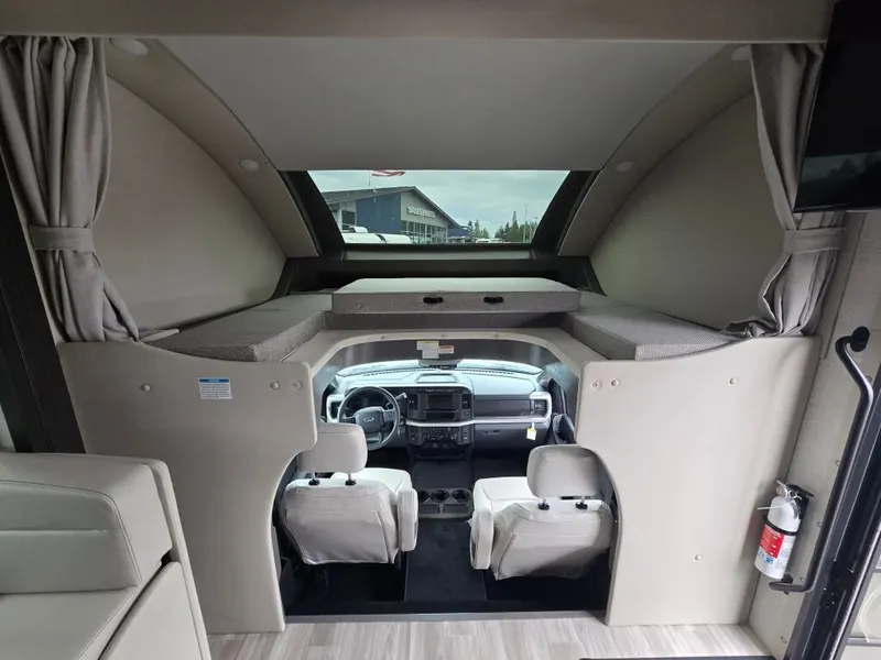 2026 Thor Motor Coach Omni Trail, photo 22 of 24