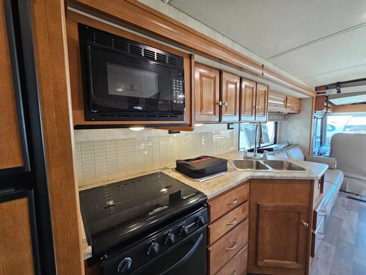 2020 Winnebago Vista, photo 16 of 24