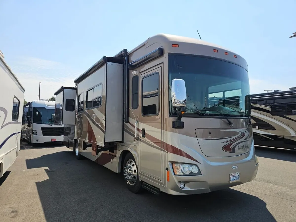2012 Itasca Meridian, photo 1 of 24
