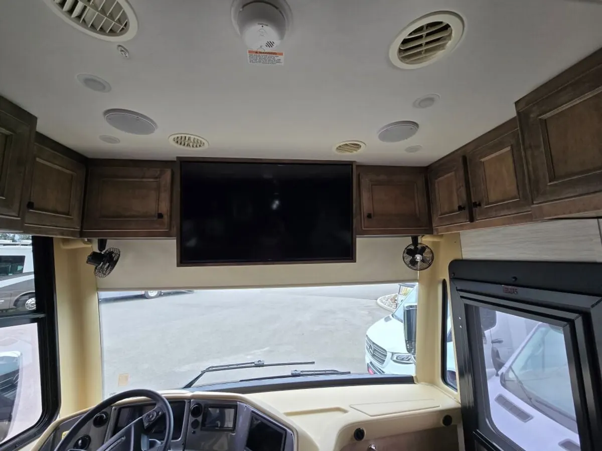 2026 Tiffin Motorhomes Phaeton, photo 6 of 20