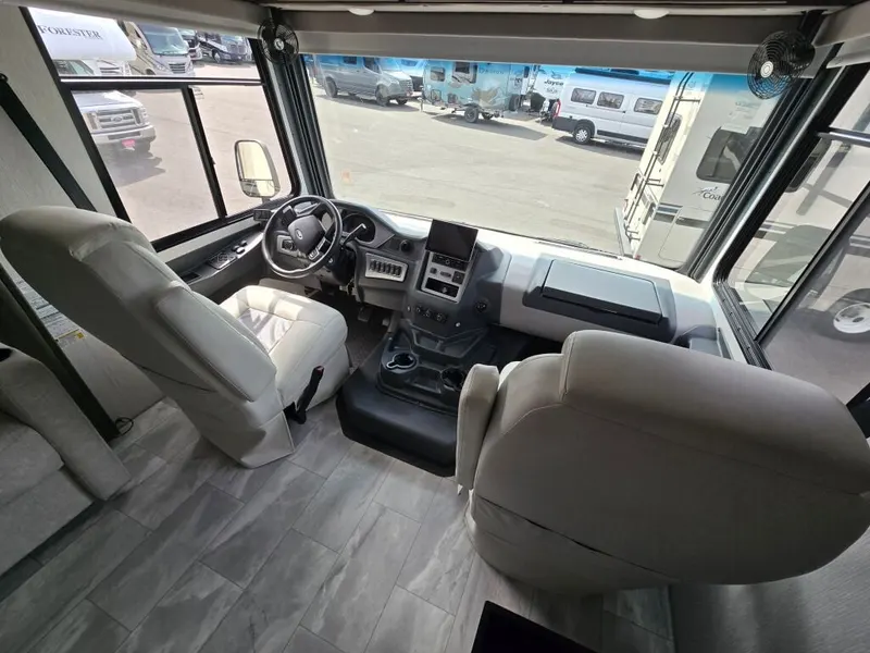 2023 Coachmen Mirada, photo 10 of 24