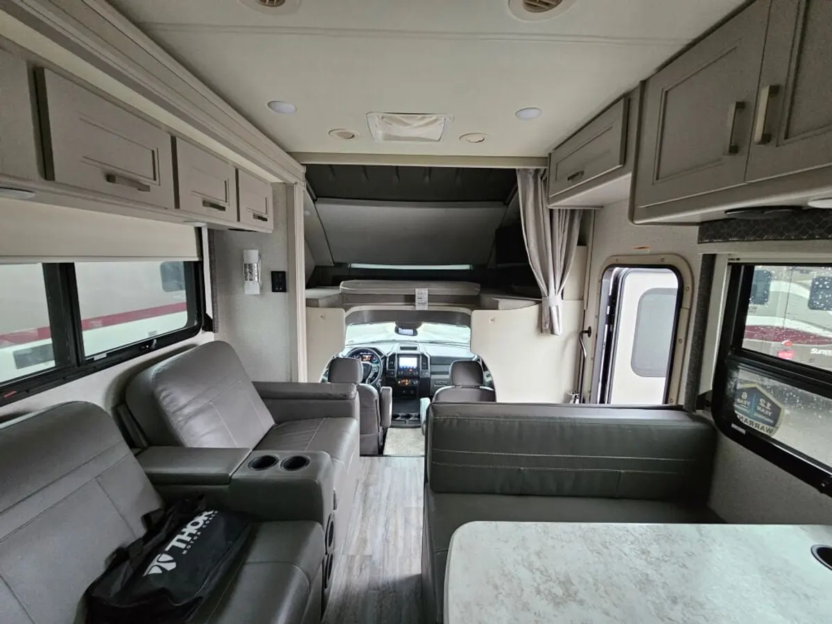 2023 Thor Motor Coach Magnitude 4x4, photo 15 of 24