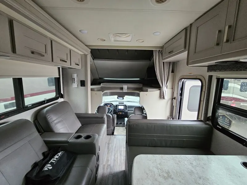 2023 Thor Motor Coach Magnitude 4x4, photo 15 of 24