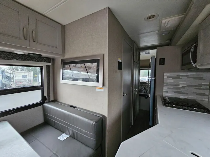 2023 Thor Motor Coach Magnitude 4x4, photo 23 of 24