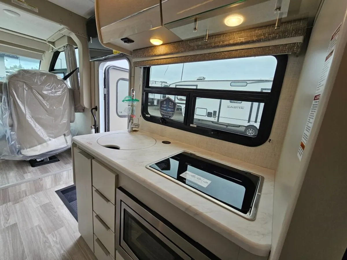 2027 Thor Motor Coach Vegas, photo 14 of 24