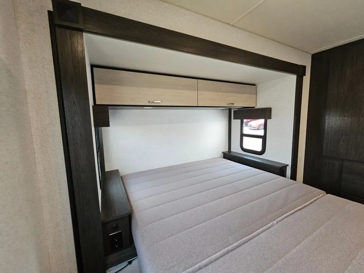 2027 Winnebago Sunflyer, photo 24 of 24